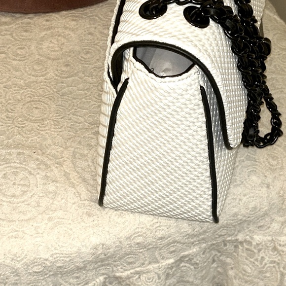 🎊HOST PICK🎉Stylish Karl Lagerfeld Paris Bag - Picture 7 of 17